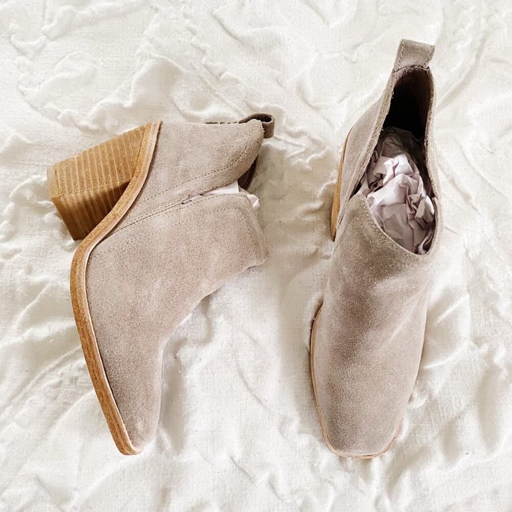Jeffrey Campbell Rosalee Booties
Size 5.5 New $145
